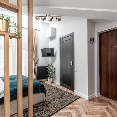 Sun Lighted Cathedral Square Studio Apartment Vilnius Bagian luar foto