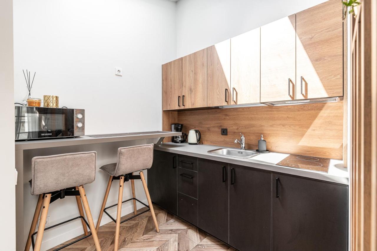Sun Lighted Cathedral Square Studio Apartment Vilnius Bagian luar foto