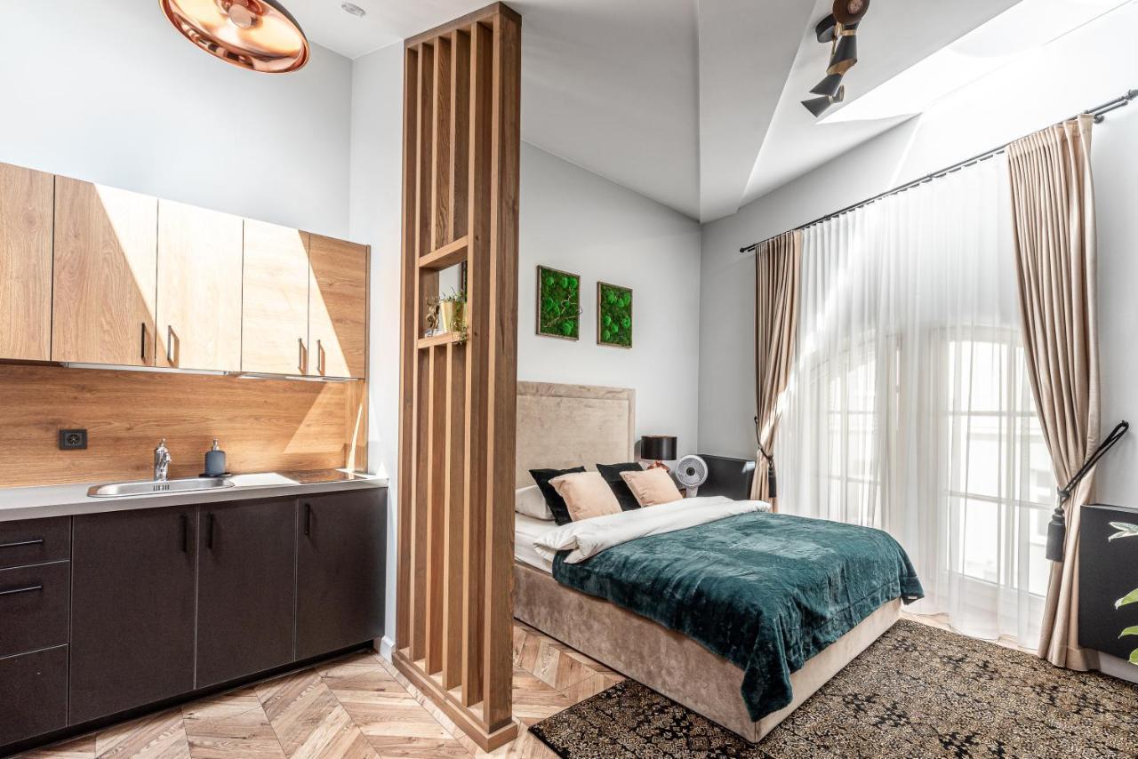 Sun Lighted Cathedral Square Studio Apartment Vilnius Bagian luar foto