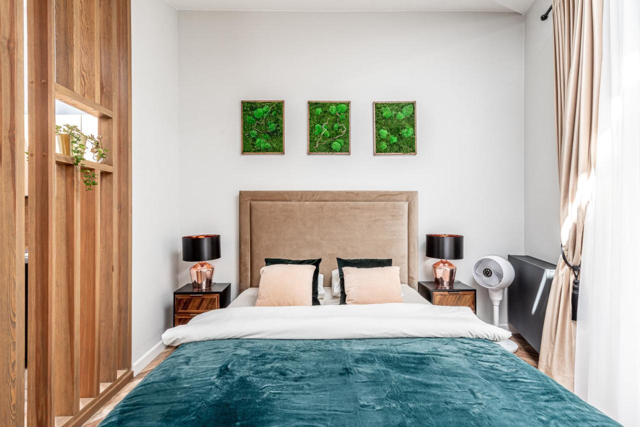 Sun Lighted Cathedral Square Studio Apartment Vilnius Bagian luar foto