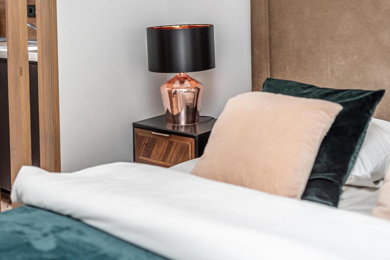 Sun Lighted Cathedral Square Studio Apartment Vilnius Bagian luar foto