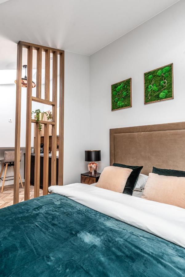 Sun Lighted Cathedral Square Studio Apartment Vilnius Bagian luar foto