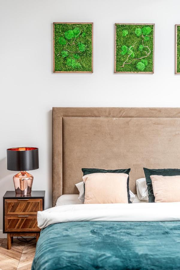 Sun Lighted Cathedral Square Studio Apartment Vilnius Bagian luar foto