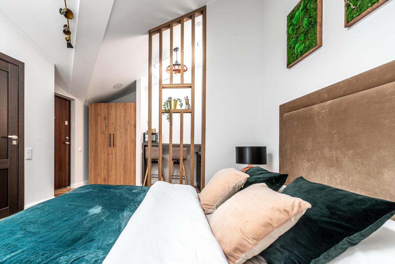 Sun Lighted Cathedral Square Studio Apartment Vilnius Bagian luar foto