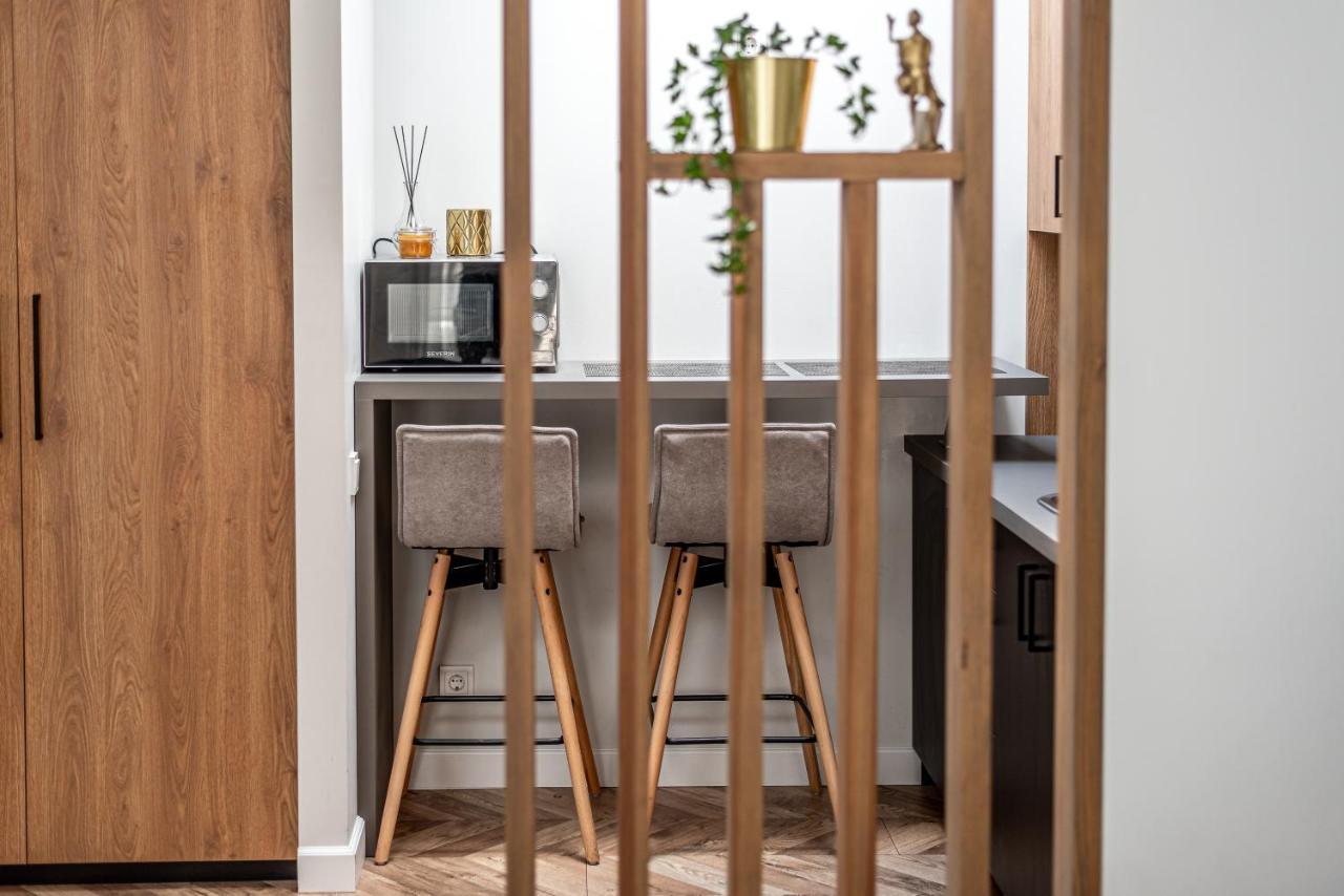 Sun Lighted Cathedral Square Studio Apartment Vilnius Bagian luar foto