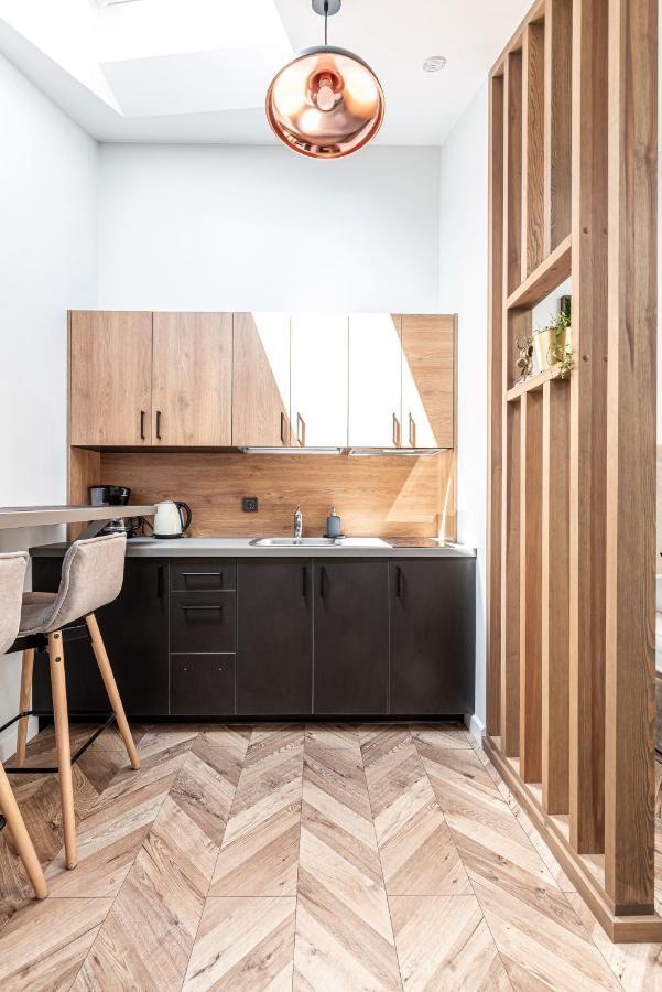 Sun Lighted Cathedral Square Studio Apartment Vilnius Bagian luar foto